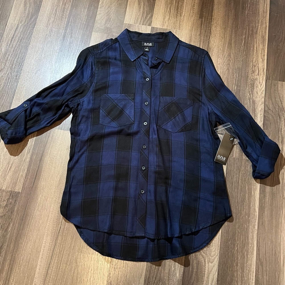 A.n.a Flannel button up top Blue plaid Small